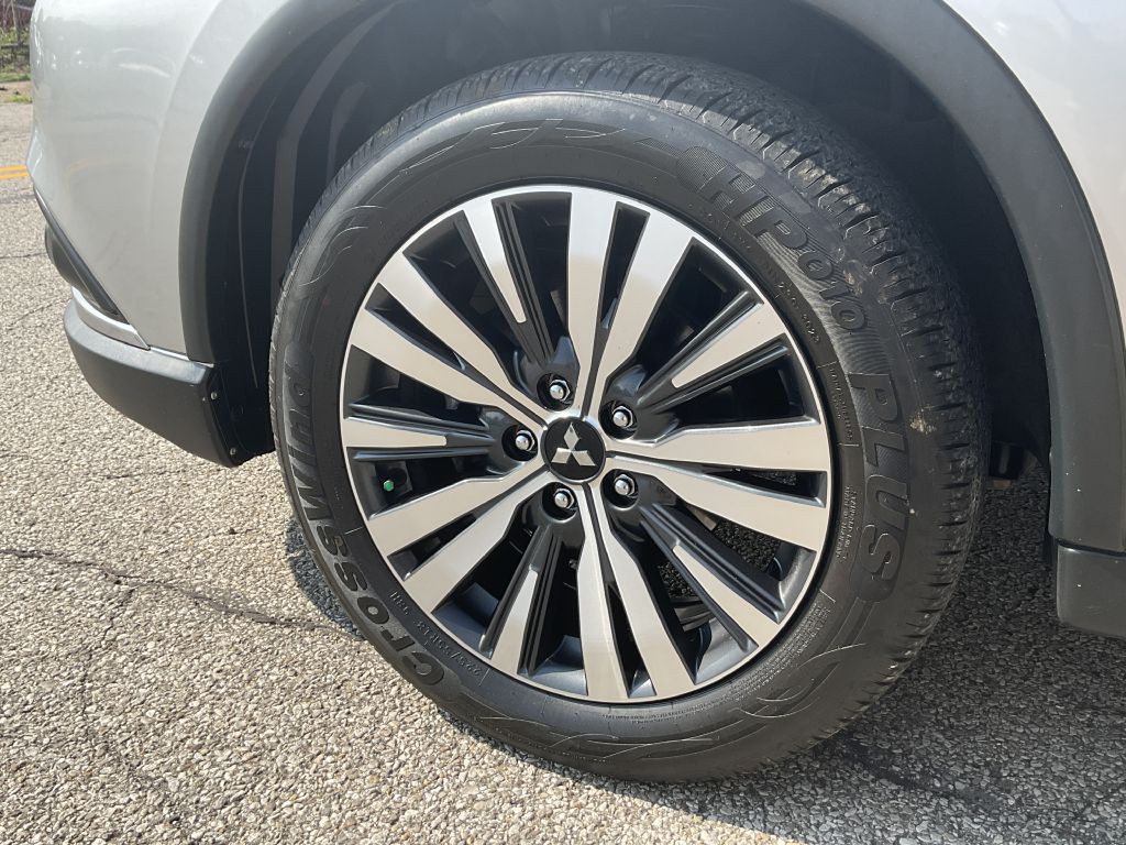 2019 Mitsubishi Outlander Image 6