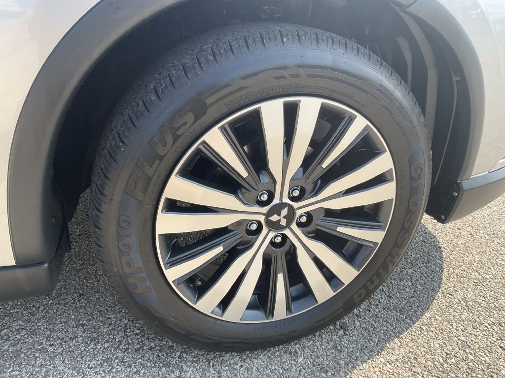 2019 Mitsubishi Outlander Image 9