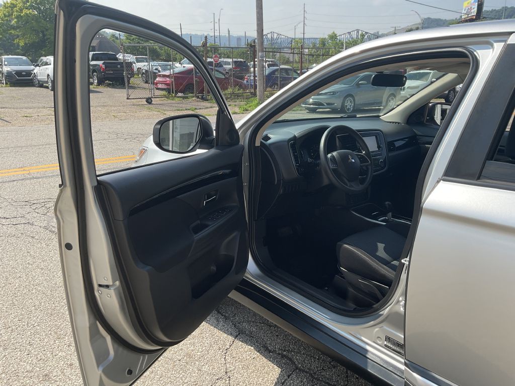 2019 Mitsubishi Outlander Image 10