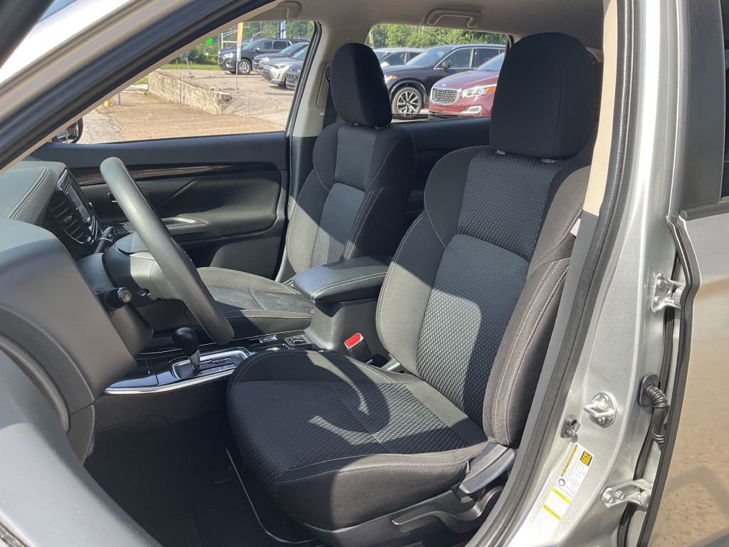 2019 Mitsubishi Outlander Image 11
