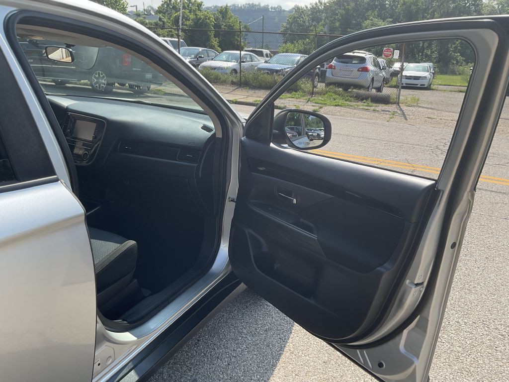 2019 Mitsubishi Outlander Image 12