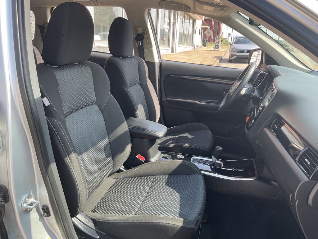 2019 Mitsubishi Outlander Image 13