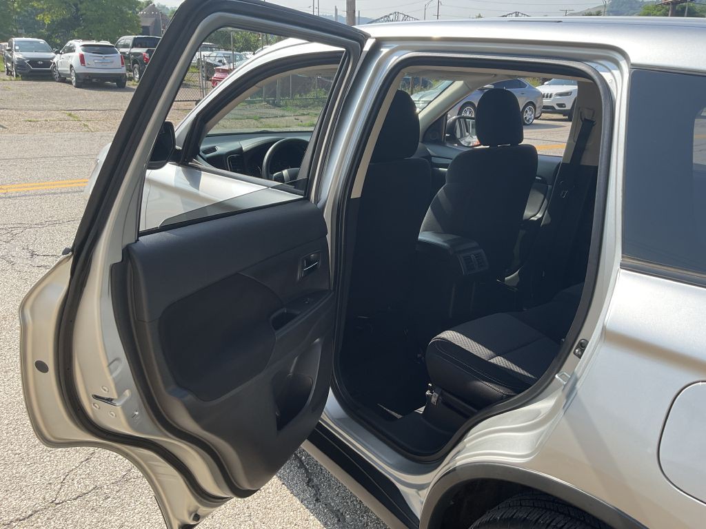2019 Mitsubishi Outlander Image 14