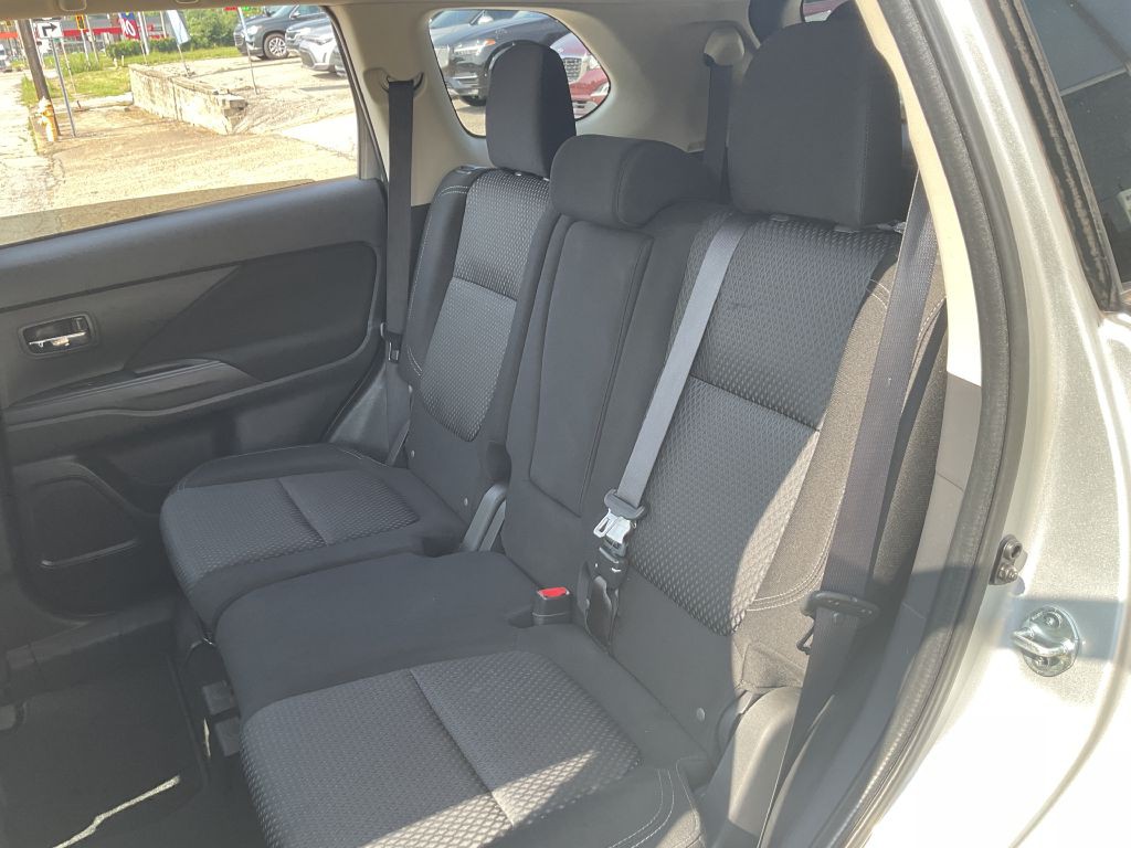 2019 Mitsubishi Outlander Image 15
