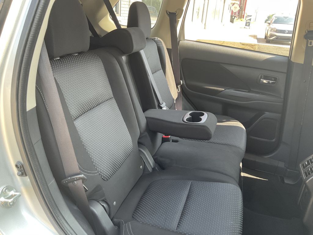 2019 Mitsubishi Outlander Image 17