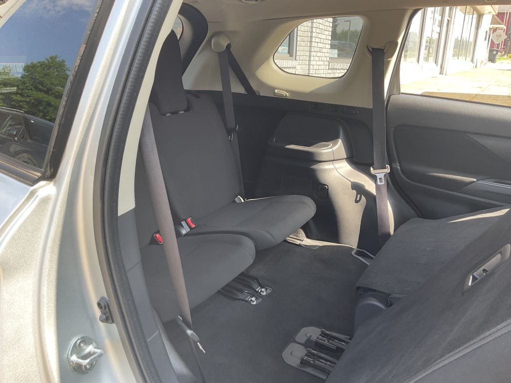 2019 Mitsubishi Outlander Image 19