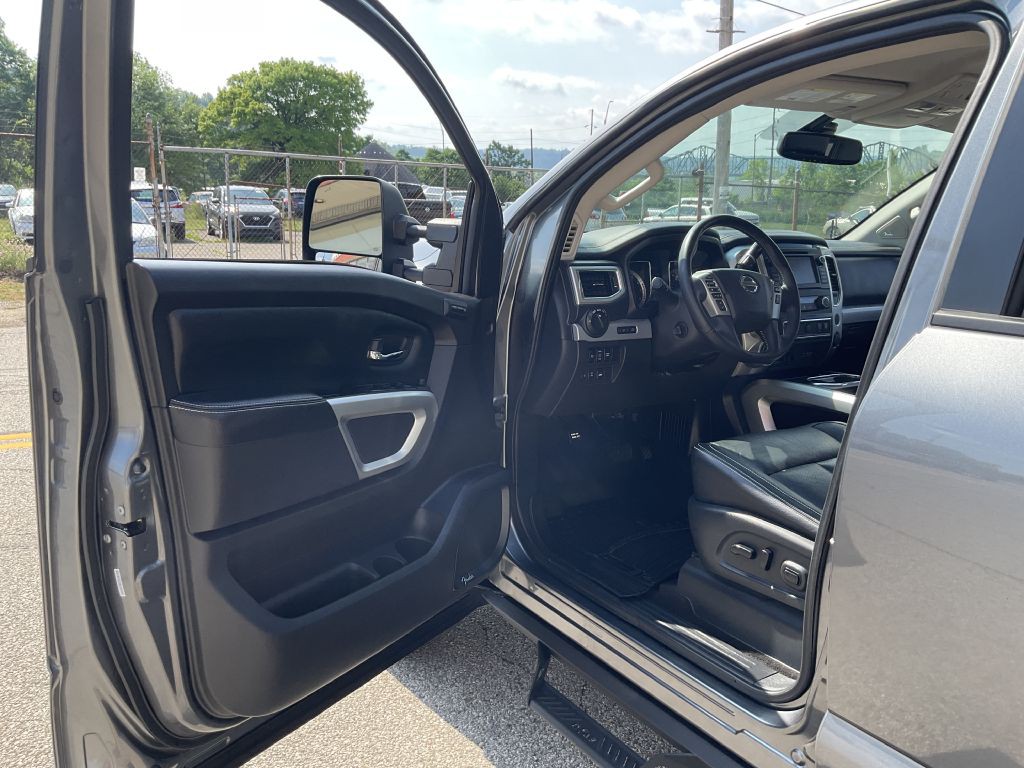 2019 Nissan Titan Image 13
