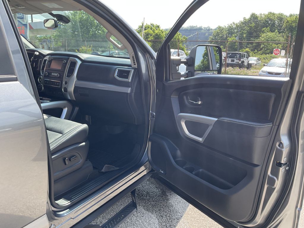 2019 Nissan Titan Image 15