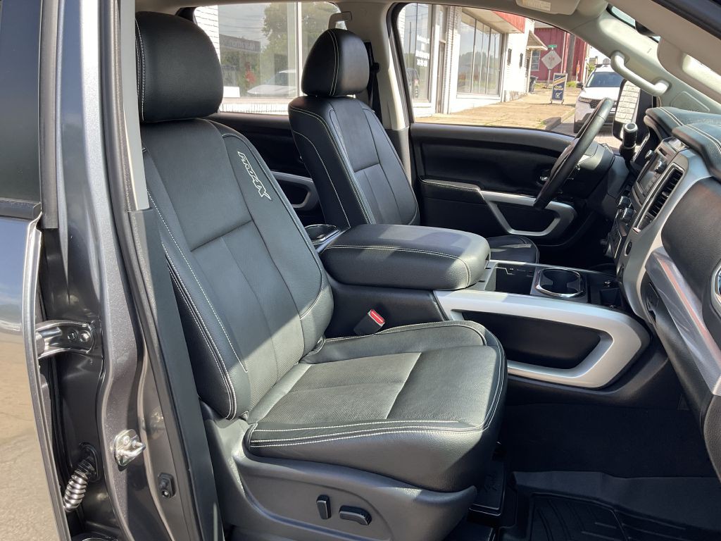2019 Nissan Titan Image 16