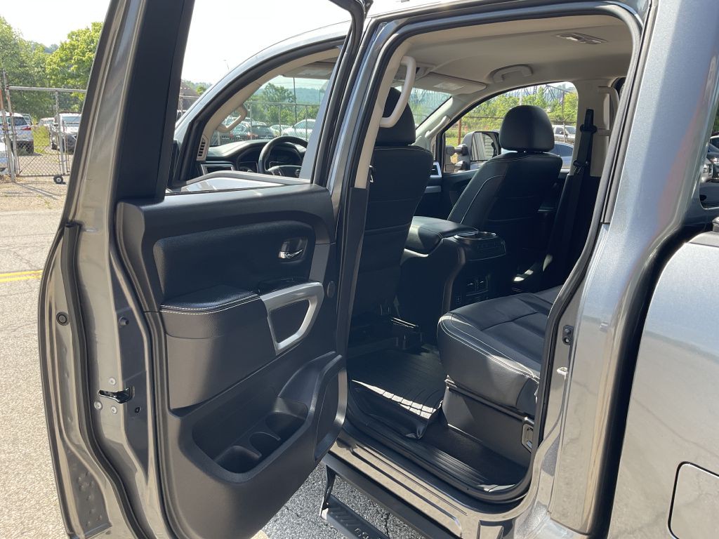 2019 Nissan Titan Image 17