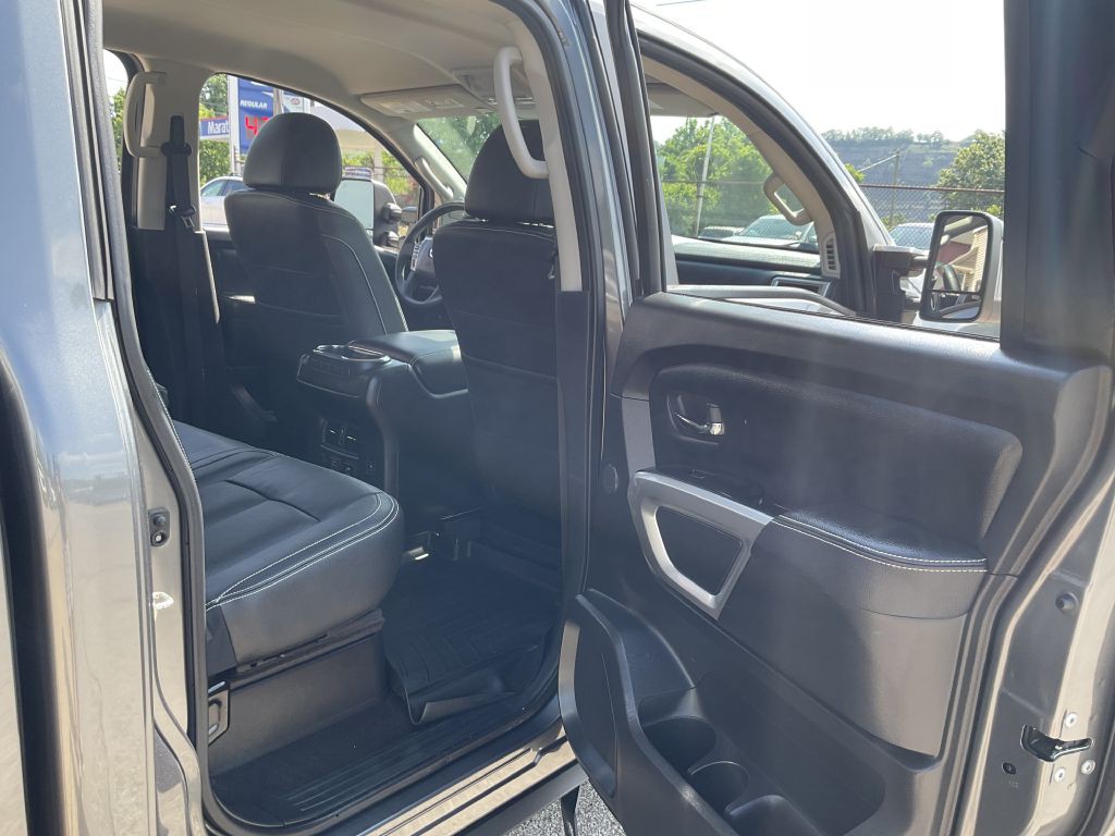 2019 Nissan Titan Image 19