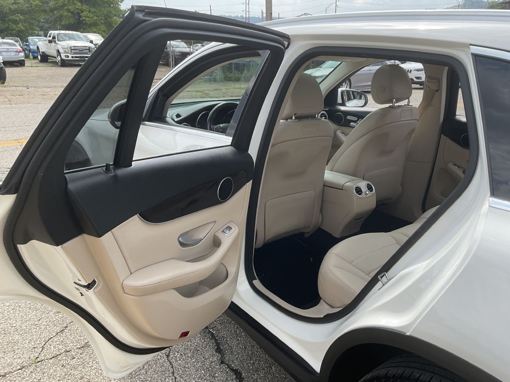 2018 Mercedes-Benz GLC-Class Image 17