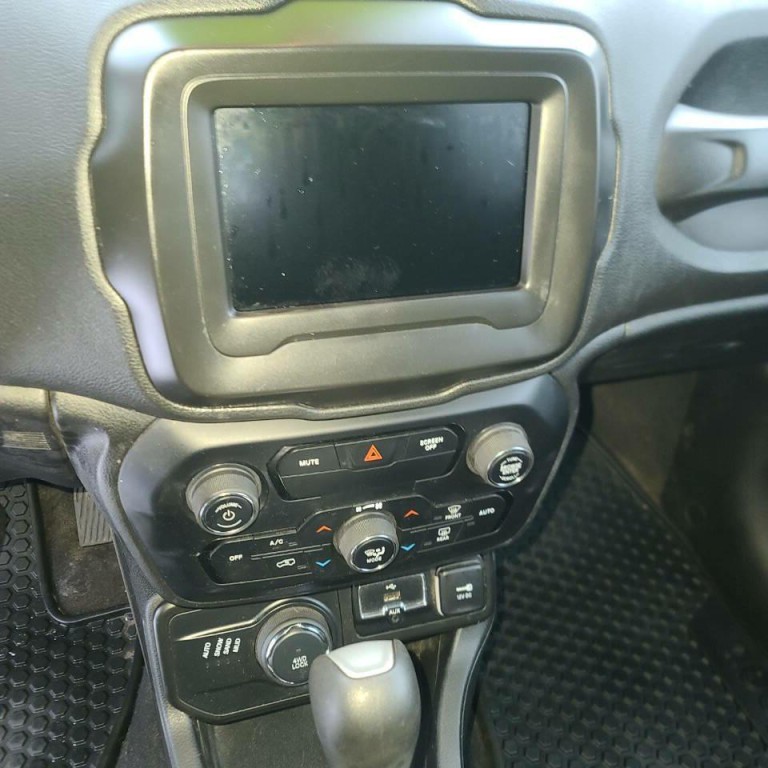 2019 Jeep Renegade Image 12