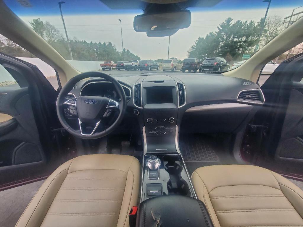 2019 Ford Edge Image 8