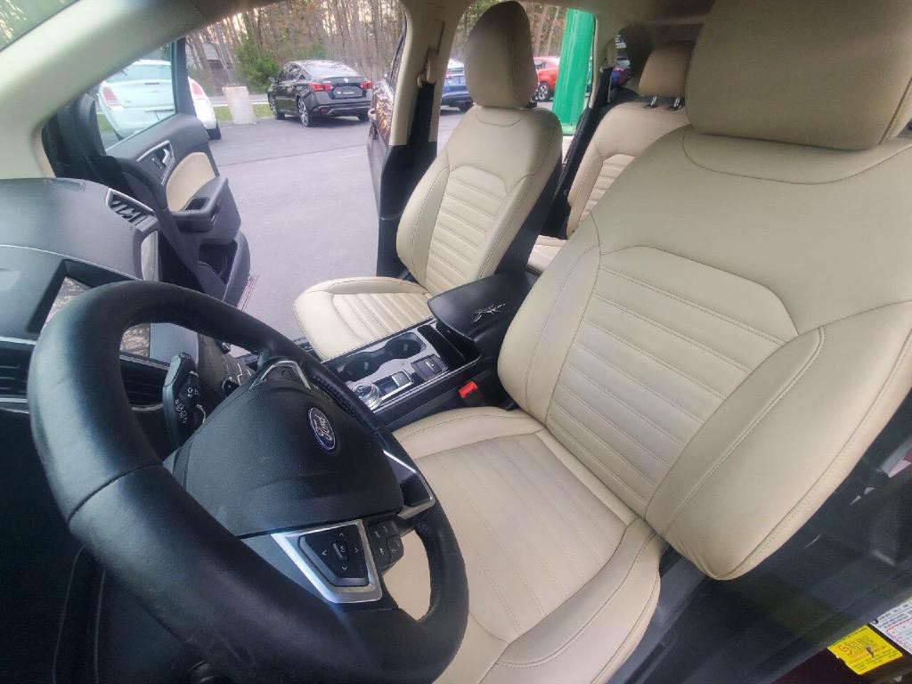 2019 Ford Edge Image 9