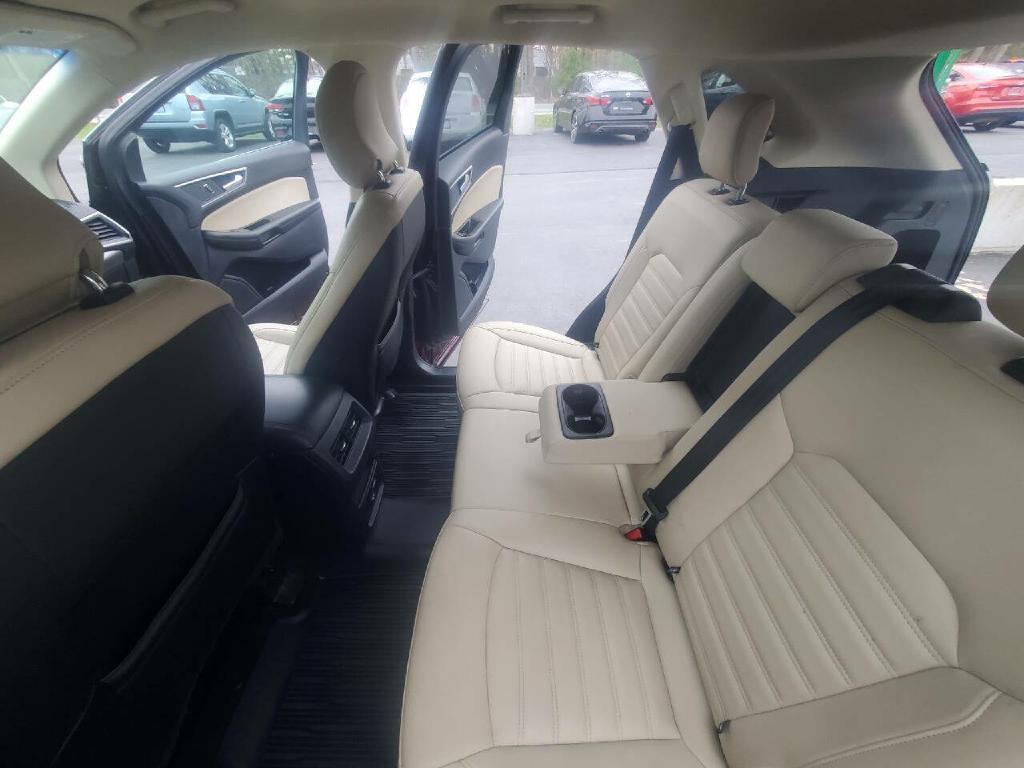 2019 Ford Edge Image 11