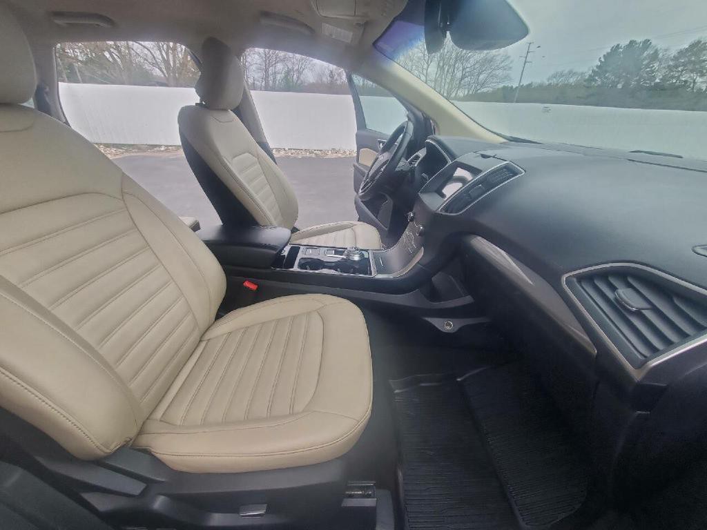 2019 Ford Edge Image 15