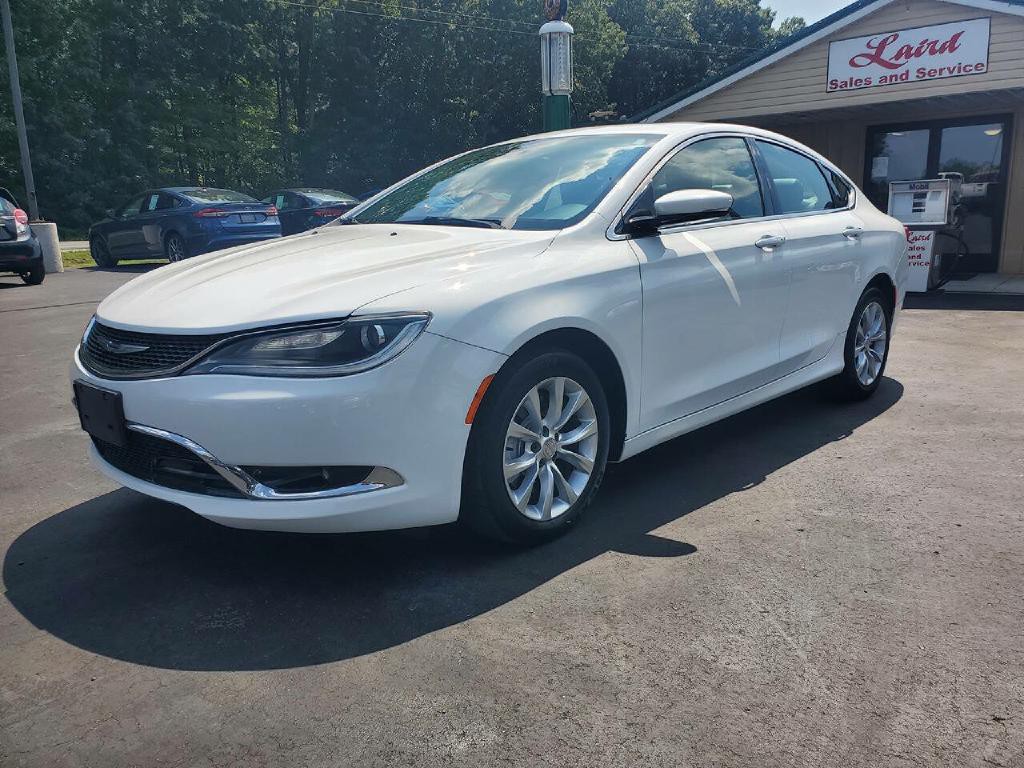 2015 Chrysler 200 Image 2