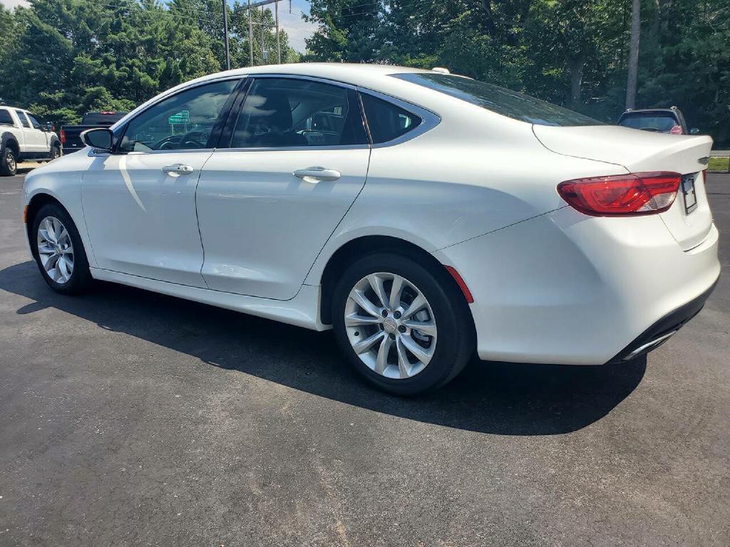 2015 Chrysler 200 Image 4