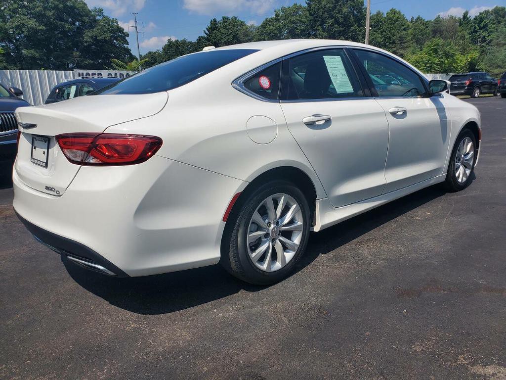 2015 Chrysler 200 Image 6