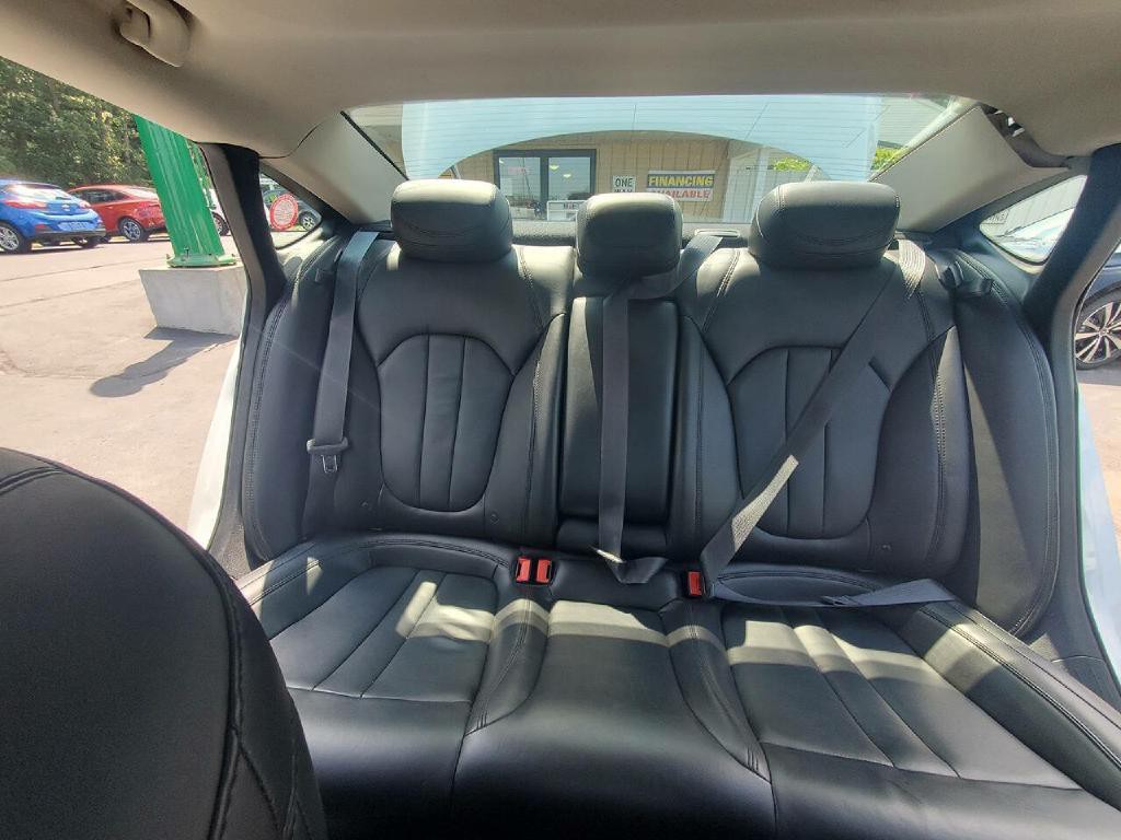 2015 Chrysler 200 Image 12