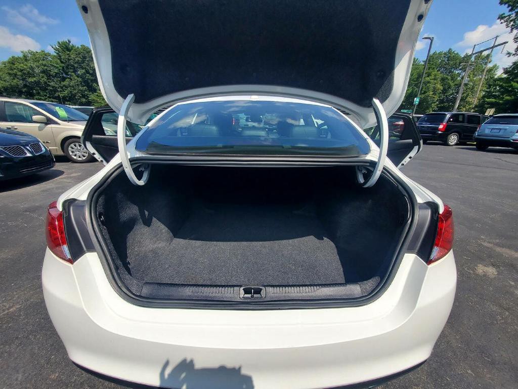 2015 Chrysler 200 Image 13