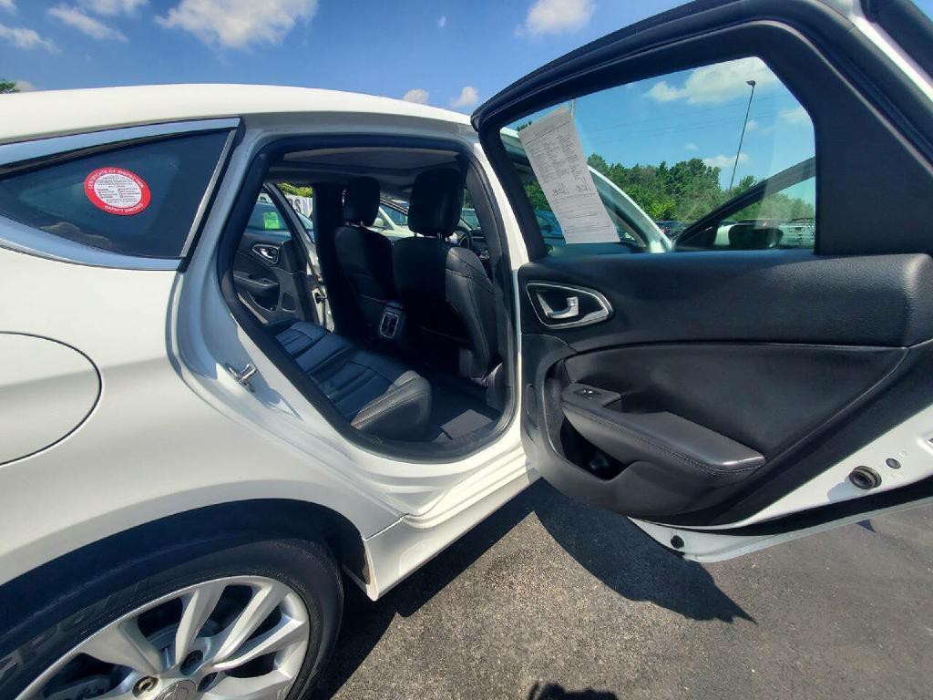 2015 Chrysler 200 Image 14