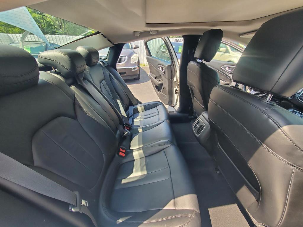 2015 Chrysler 200 Image 15