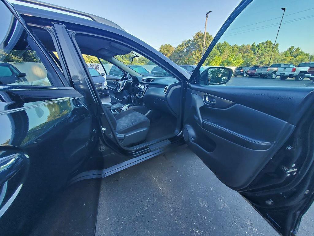 2016 Nissan Rogue Image 14