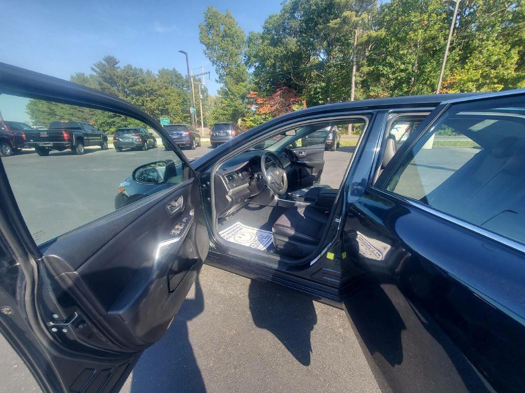 2017 Toyota Camry Image 7