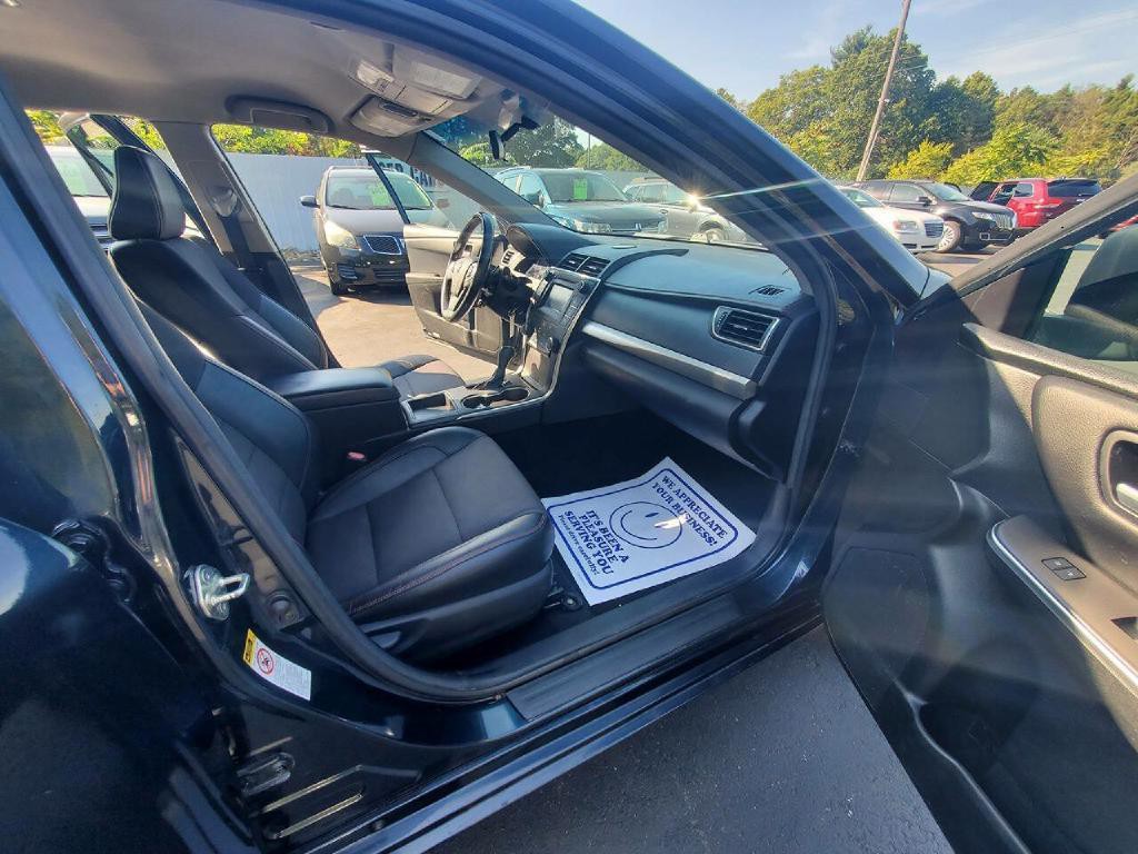 2017 Toyota Camry Image 14