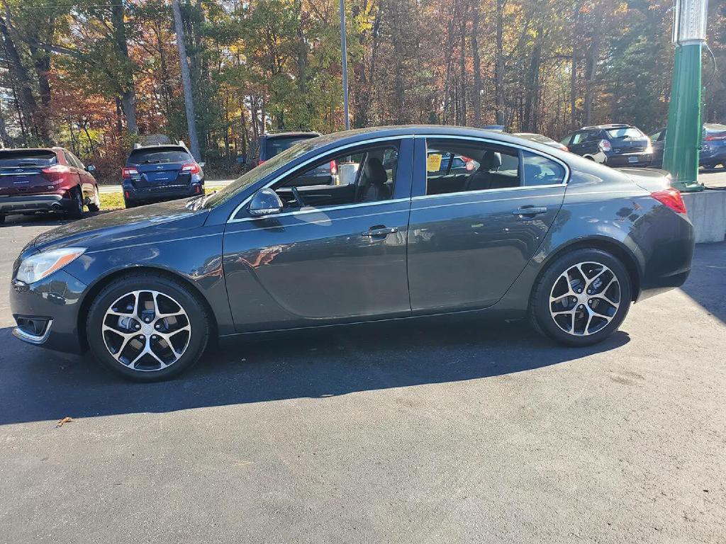 2017 Buick Regal Image 2