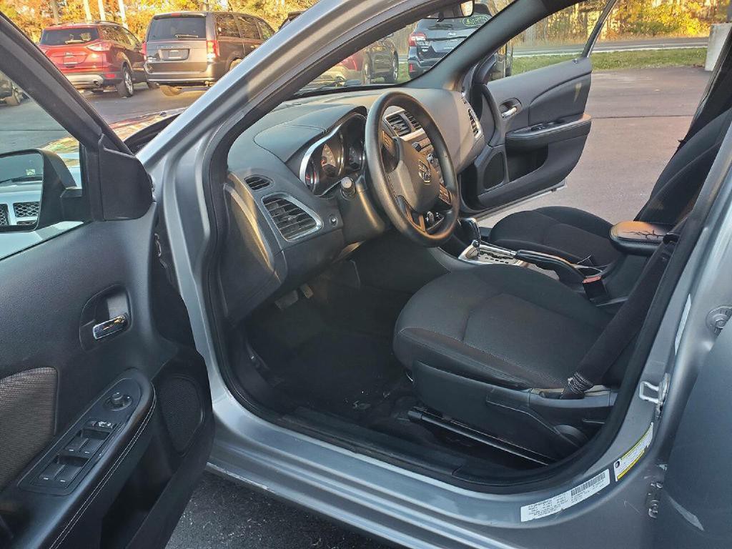 2013 Dodge Avenger Image 7