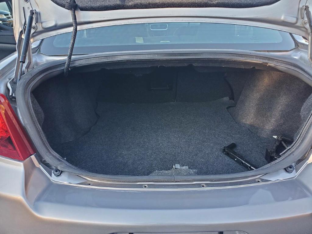 2013 Dodge Avenger Image 12