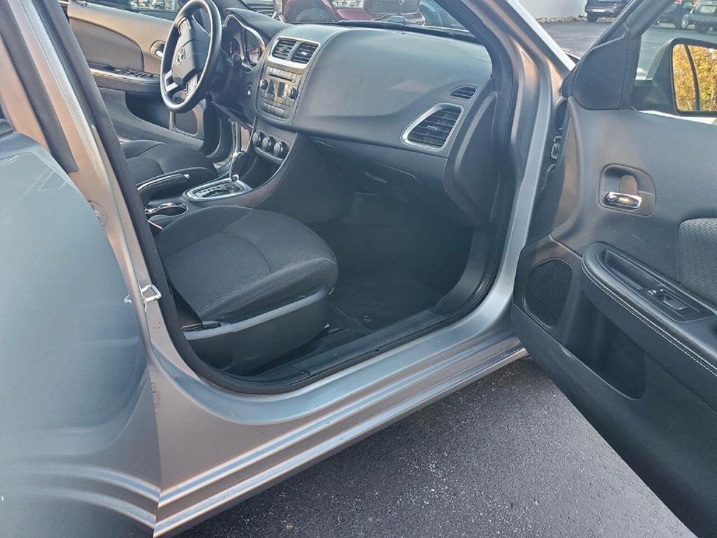 2013 Dodge Avenger Image 15