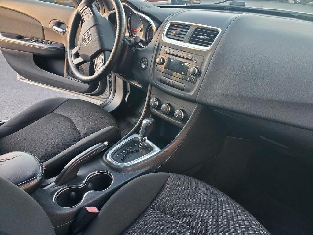 2013 Dodge Avenger Image 16