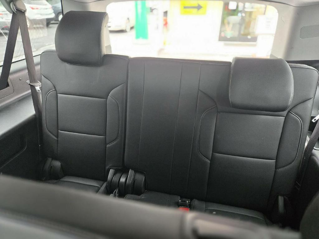 2018 Chevrolet Suburban Image 15