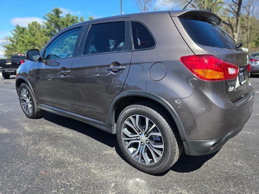2016 Mitsubishi Outlander Image 4