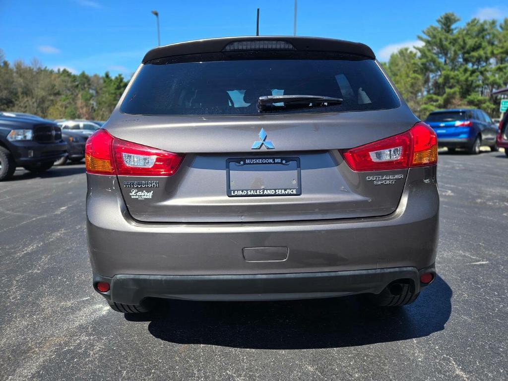 2016 Mitsubishi Outlander Image 5