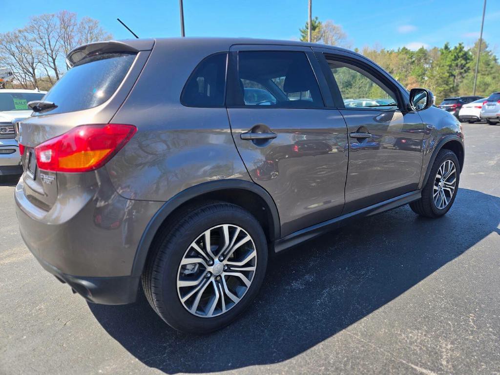2016 Mitsubishi Outlander Image 6