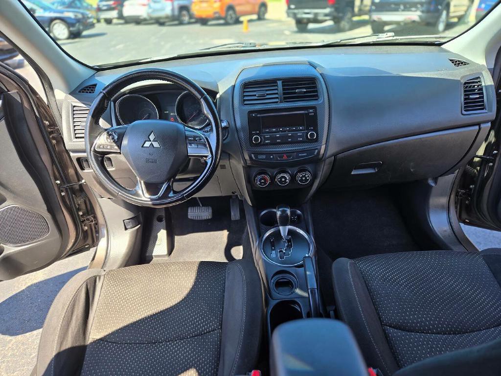 2016 Mitsubishi Outlander Image 11