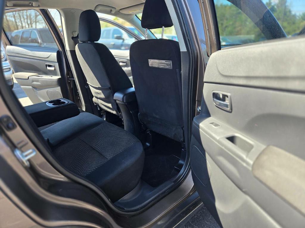 2016 Mitsubishi Outlander Image 15