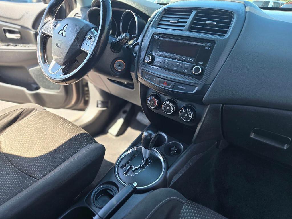 2016 Mitsubishi Outlander Image 18