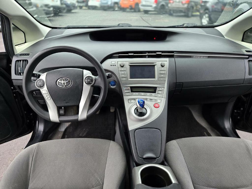 2012 Toyota Prius Image 11