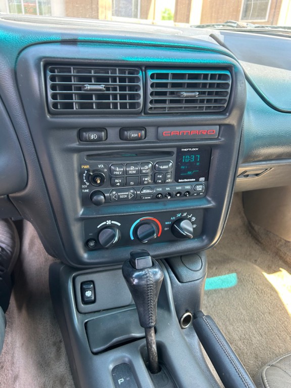 1998 Chevrolet Camaro Image 27