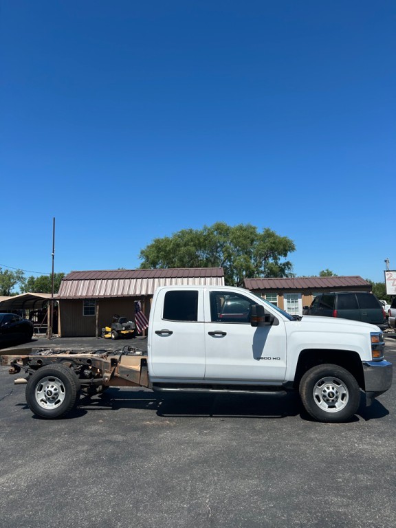 2019 Chevrolet Silverado 1500 Image 2