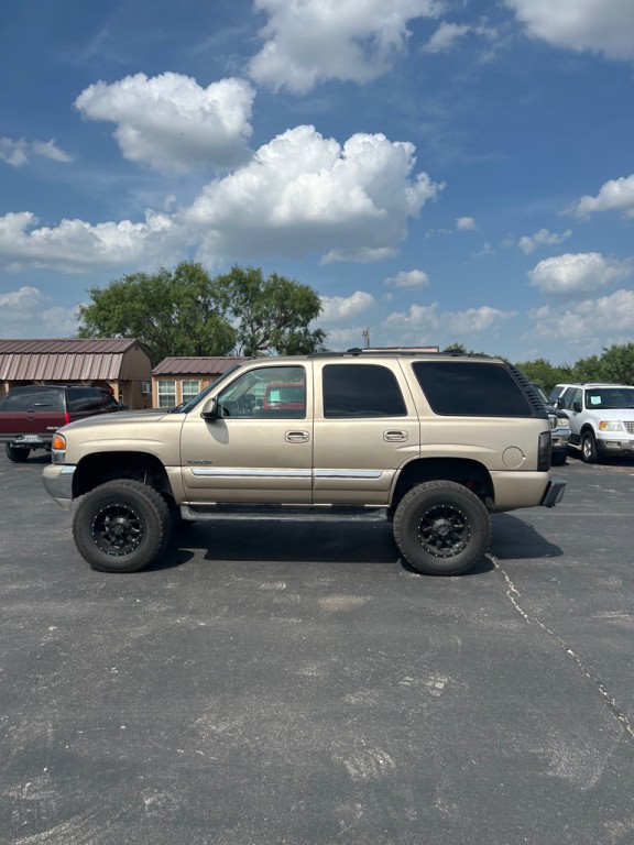 2005 GMC Yukon Image 1