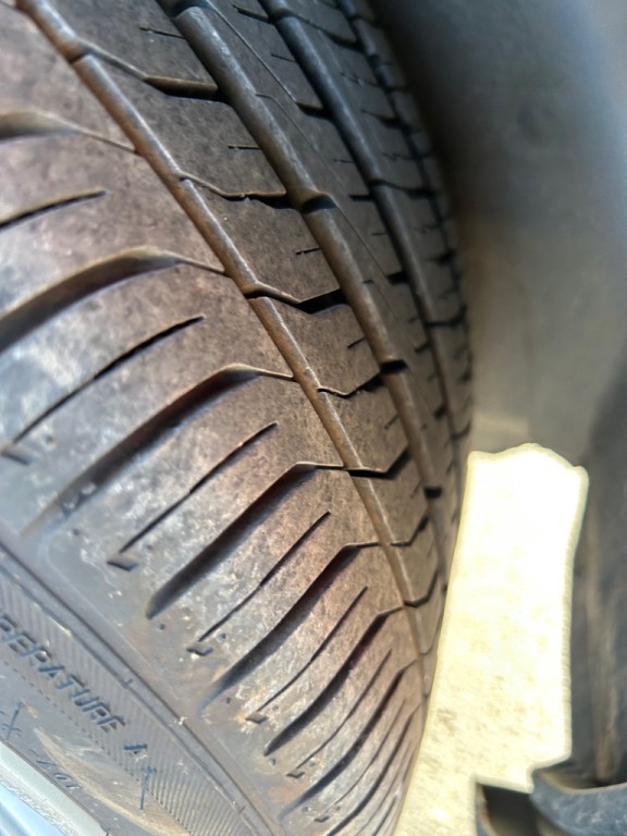 2005 Chrysler Crossfire Image 10