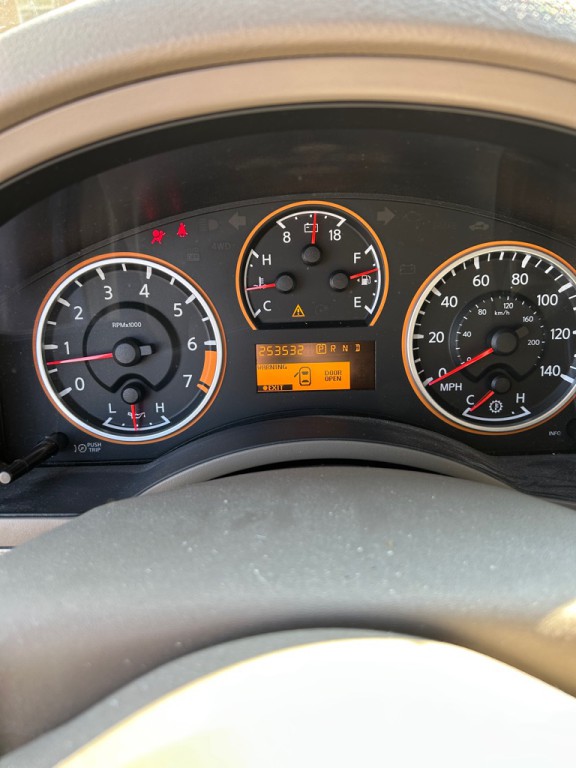 2012 Nissan Armada Image 11