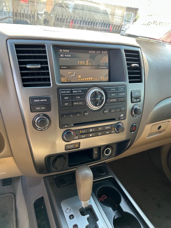 2012 Nissan Armada Image 12